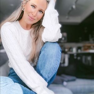 Abercrombie LIKE NEW EUC softest white sweater